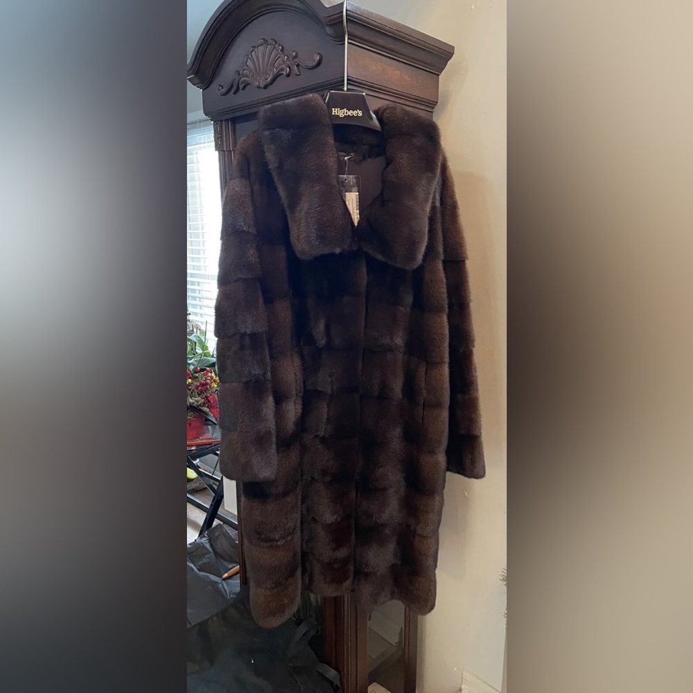 Beautiful High Quality Female Mink Coat Mahogany, NWT